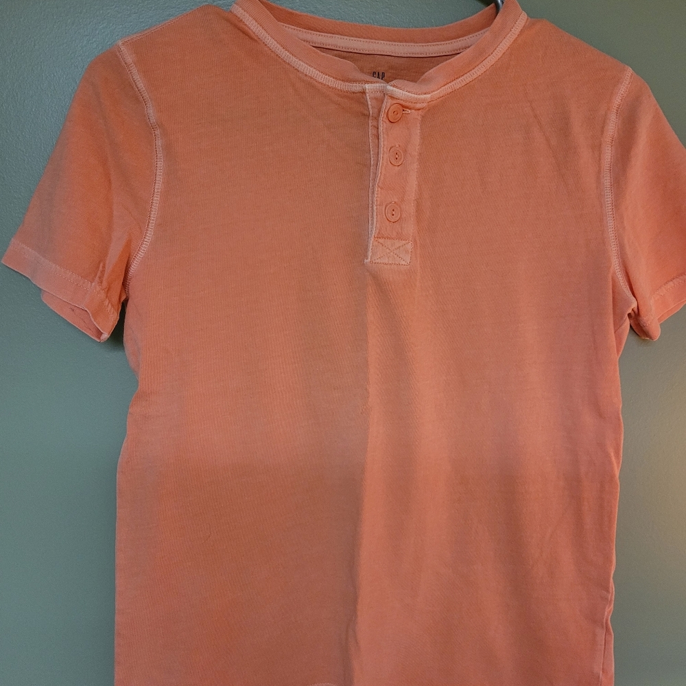 Boys gap large tshirt